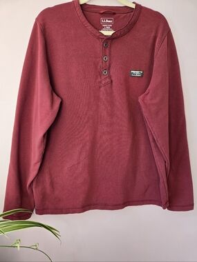 L.L. Bean Men’s Slightly Fitted Long Sleeve Henley - Size L